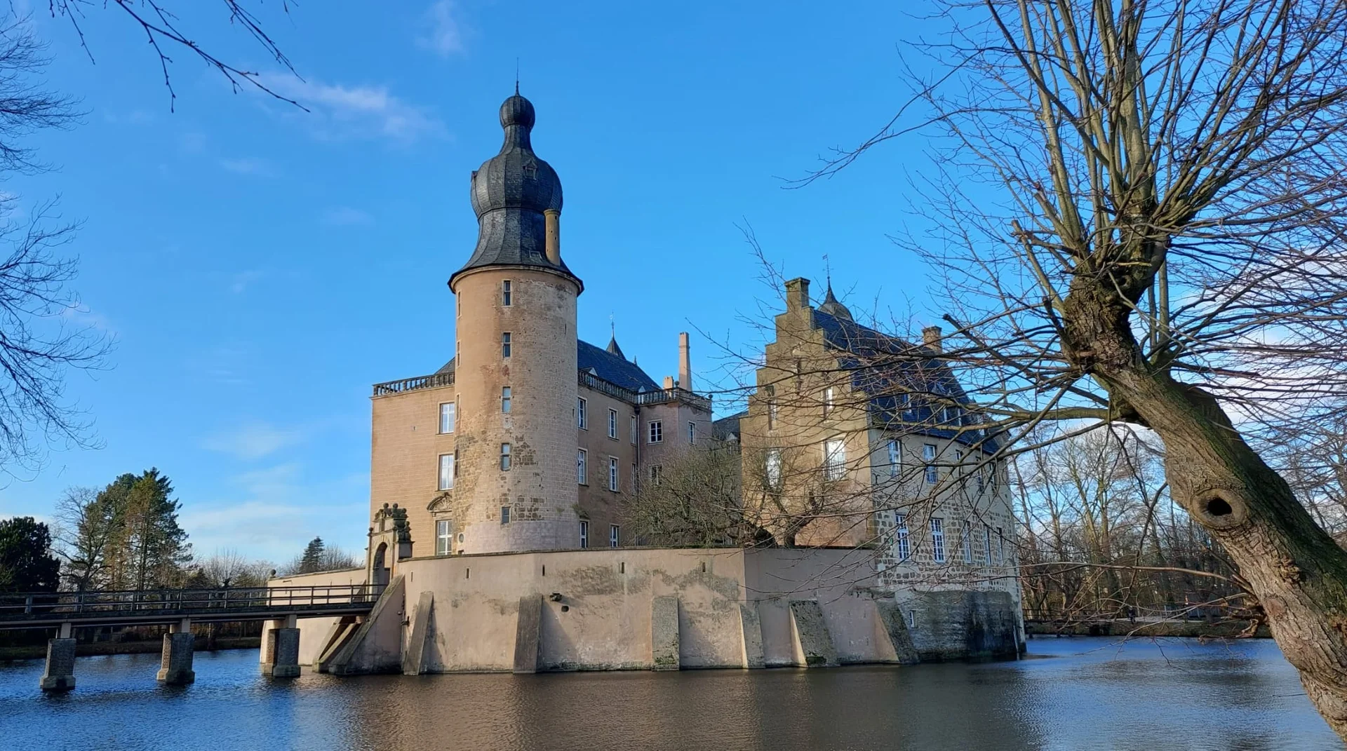 Burg Gemen im Wassergraben
